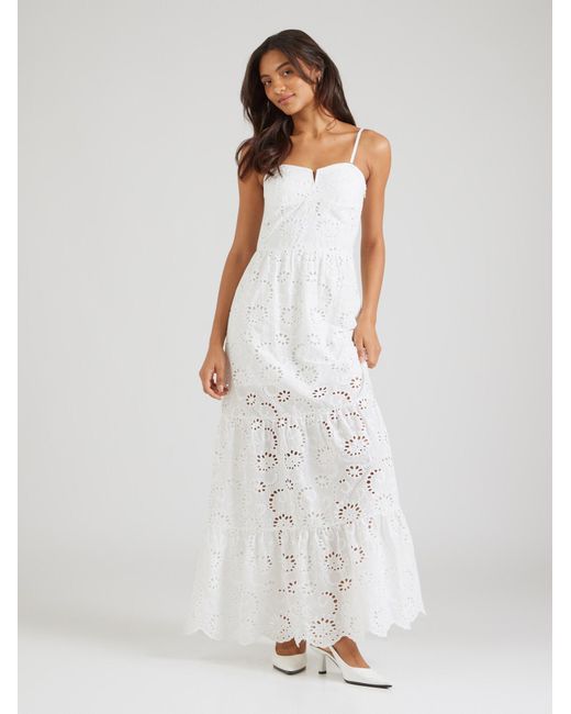 millane White Kleid