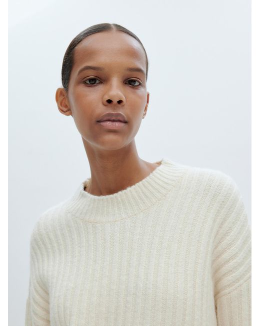 EDITED White Pullover Narumol