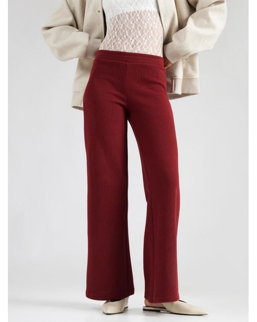 Oh April Red Hose Lyle