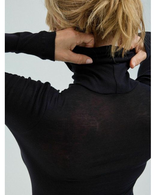 Seamless Basic Black Sweater Nouveau