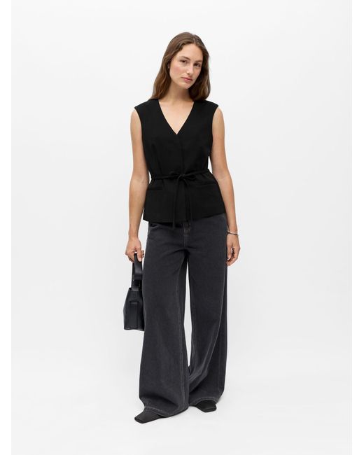 Object Black Weste