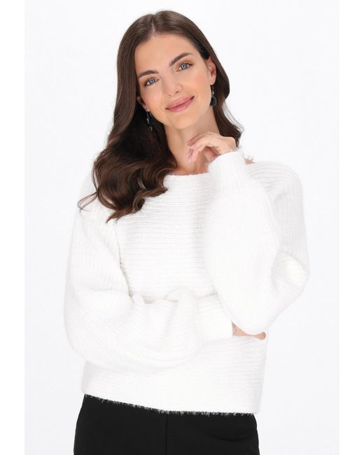 Usha White Pullover