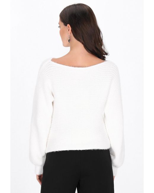 Usha White Pullover