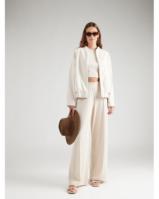 Studio Select White Hose Sofia