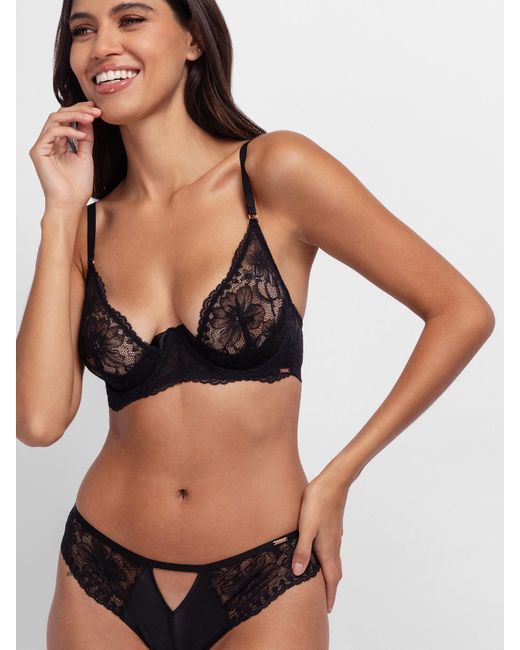 DORINA Black String (Grs)