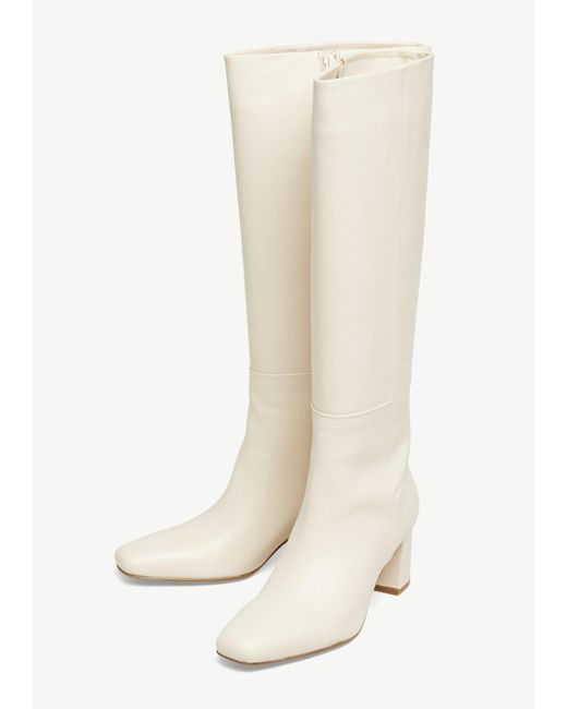 Comma, White Stiefel