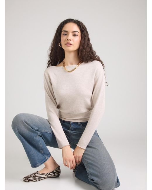 Studio Select White Pullover Hedda