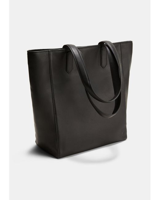 Comma, Black Shopper