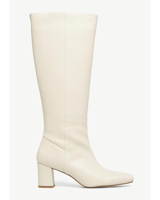 Comma, White Stiefel