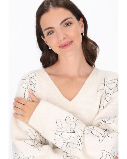 Usha White Pullover