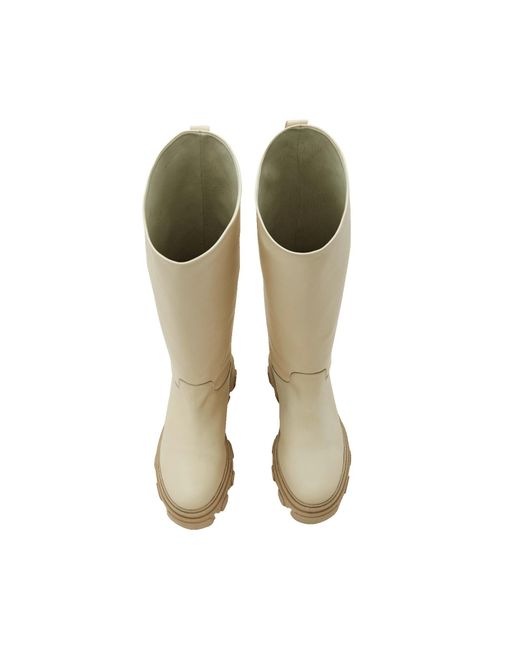 EDITED White Stiefel Gilberta
