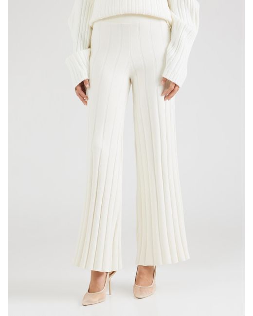 millane White Hose