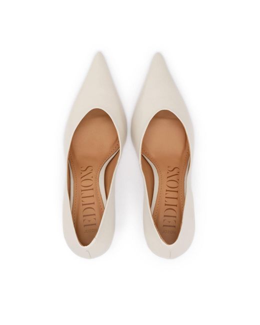 Kazar White Pumps