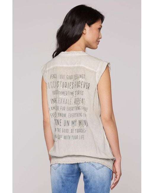 SOCCX White Ärmellose Bluse Mit Gesmoktem Saum Und Rückenprint