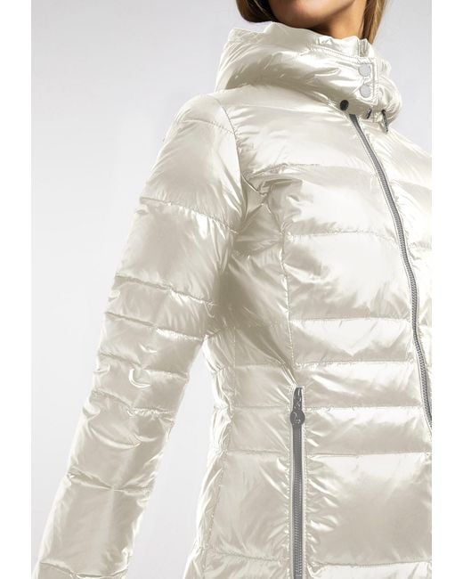 Frieda & Freddies White Mantel Dalia