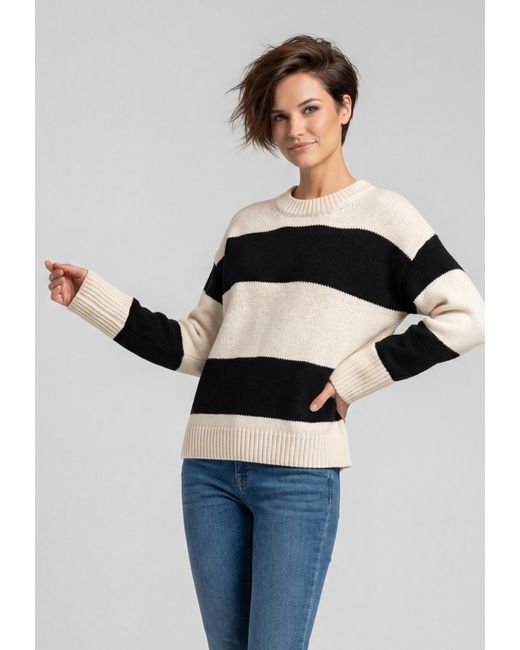 KIANNA Black Pullover Comfy