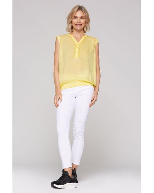 SOCCX Yellow Ärmellose Bluse Mit Gesmoktem Saum Und Rückenprint
