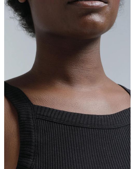 Seamless Basic Black Top Silky Daze