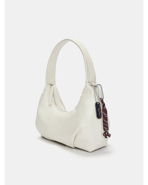 Pull&Bear White Schultertasche Charm
