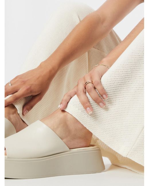 millane White Hose Maira