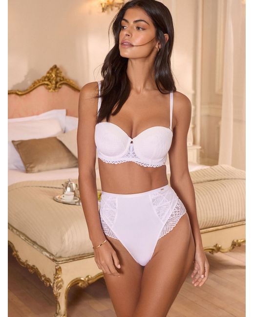 Lipsy White String