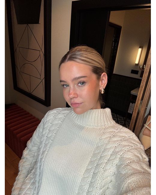 millane White Pullover