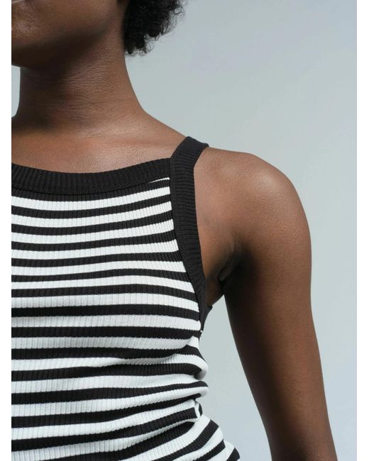 Seamless Basic Black Top Silky Daze