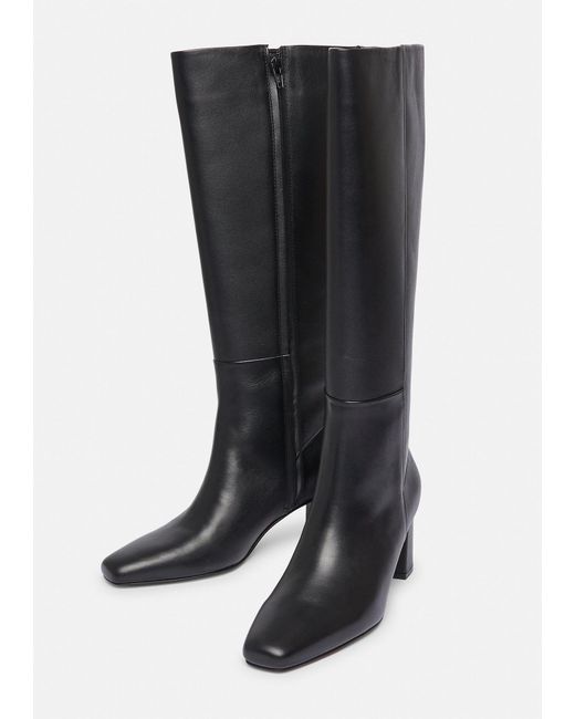Comma, Black Stiefel