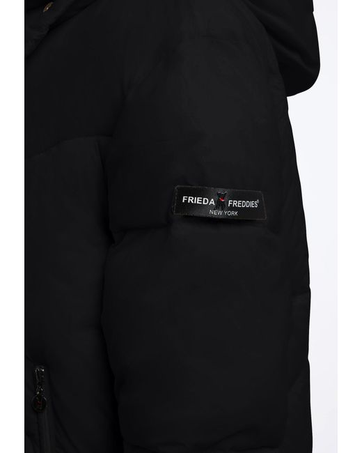 Frieda & Freddies Black Mantel Stormhero