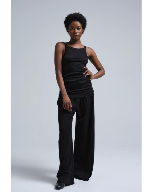 Seamless Basic Black Top Silky Daze