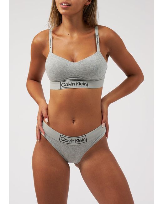 noot spelen atomair Calvin Klein Underwear Reimagined Heritage Lightly Lined Bra in Gray | Lyst