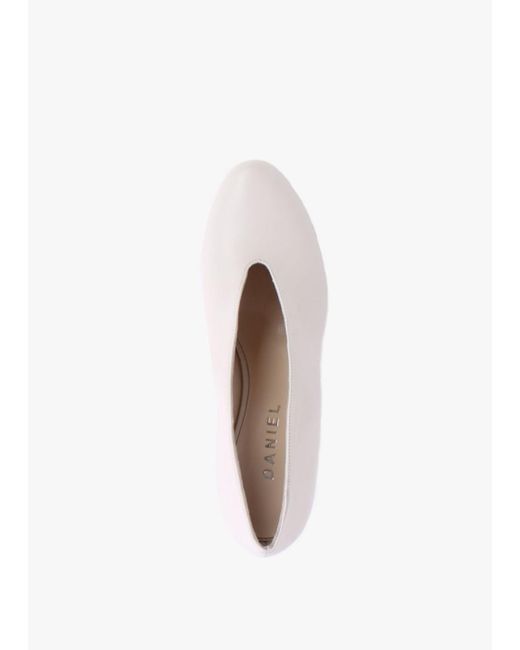 Daniel White Aneso Cream Leather V Front Court Shoes