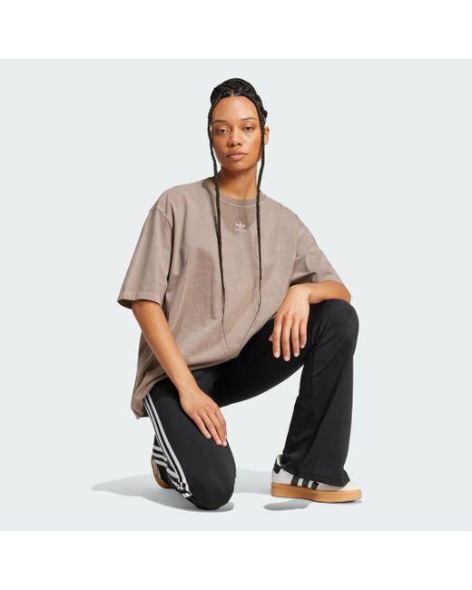 Camiseta Essentials Oversized Adidas de color Natural
