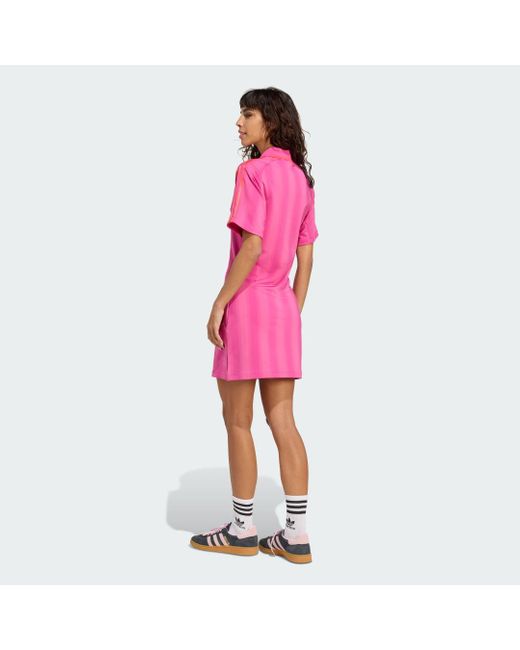 Abito Football Inspired Graphic di Adidas in Pink