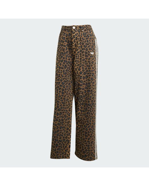 Pantaloni Originals Denim Loose di Adidas in Brown