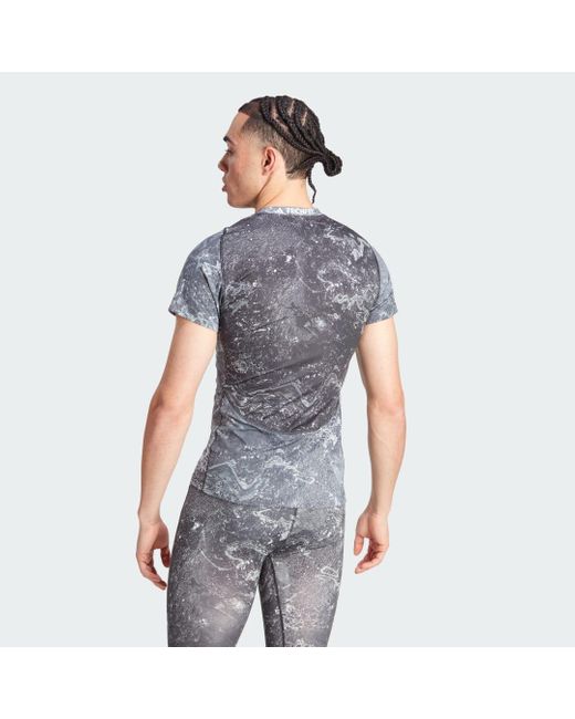 T-shirt da allenamento Techfit AOP di Adidas in Gray da Uomo
