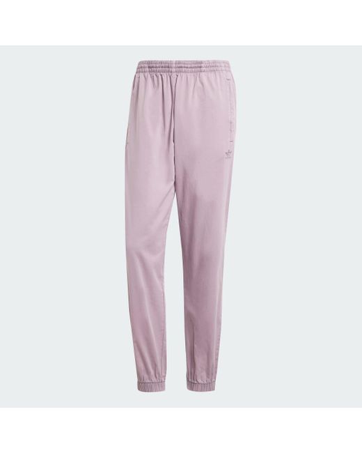 Pantaloni Trefoil Essentials+ Dye Woven di Adidas in Purple da Uomo