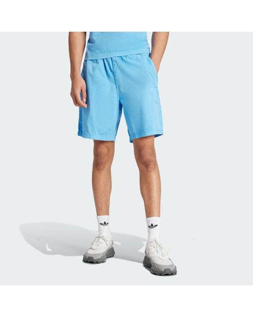 Short Trefoil Essentials+ Dye Woven di Adidas in Blue da Uomo