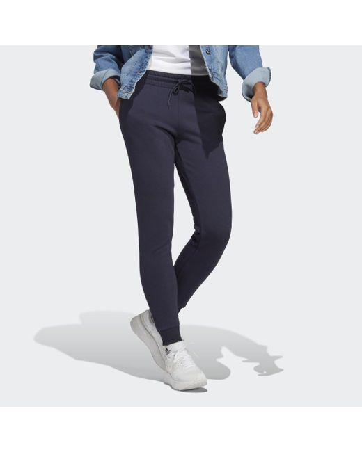 Pantaloni Essentials Linear French Terry Cuffed di Adidas in Blue