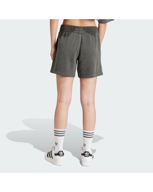 Short Essentials Plus di Adidas in Gray
