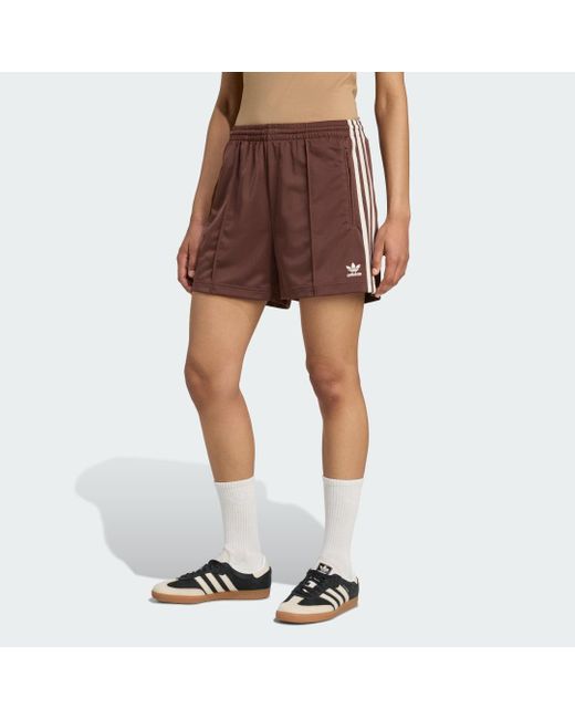Short Firebird di Adidas in Brown