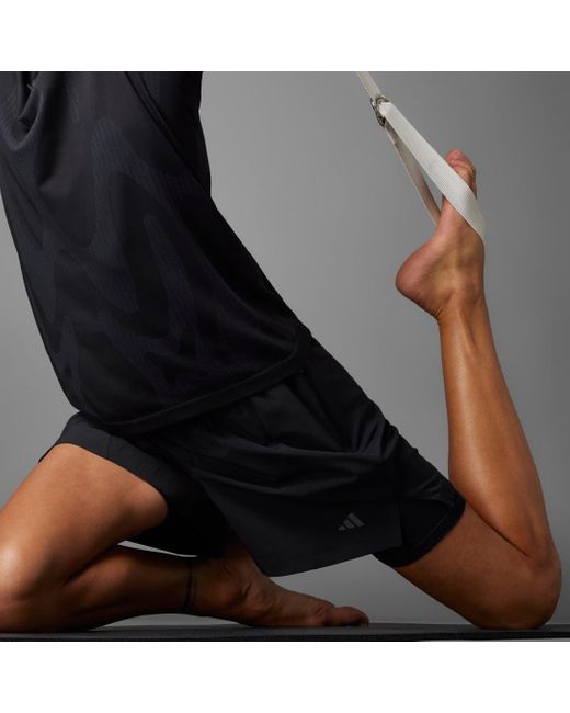Short Da Yoga Designed For Training Premium 2-In-1 di Adidas in Black da Uomo