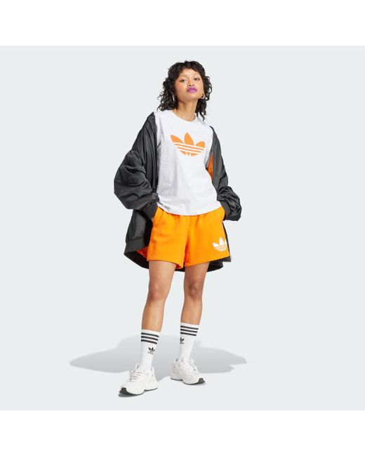 Short Pearl Trefoil Loose Fit di Adidas in Orange