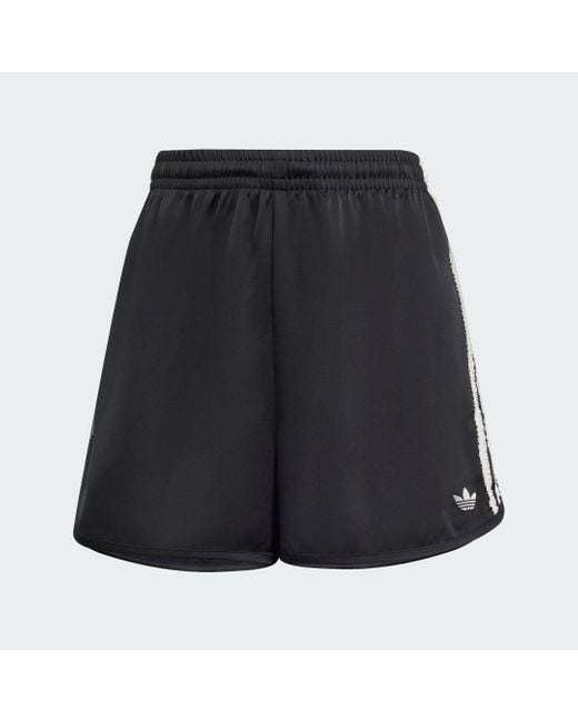 Pantalón Corto De Raso Originals Con Volantes Y 3 Bandas Adidas de color Black