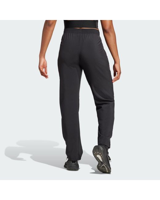 Pantaloni da allenamento di Adidas in Black