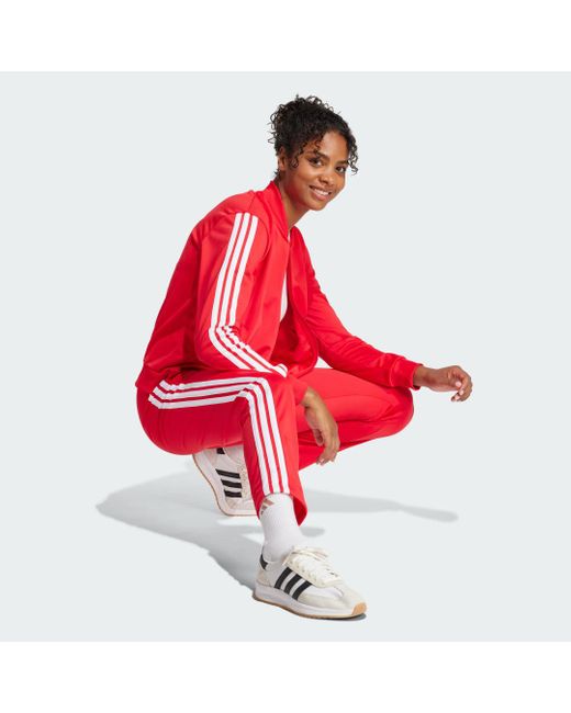 Track Suit Essentials 3-Stripes di Adidas in Red
