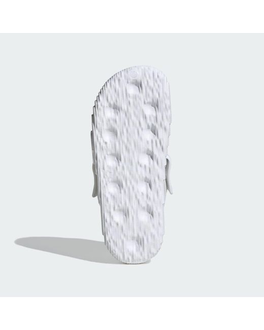 Adilette Cracked Metallic di Adidas in White