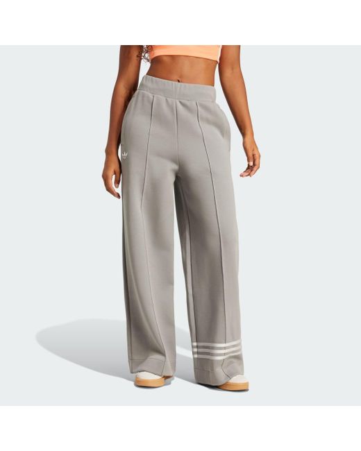 Track Pants Adicolor Neuclassics di Adidas in Gray