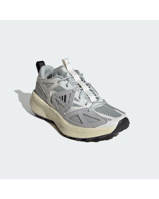 Scarpe Kantai Trail di Adidas in White