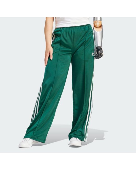 Track Pants Firebird Loose di Adidas in Green